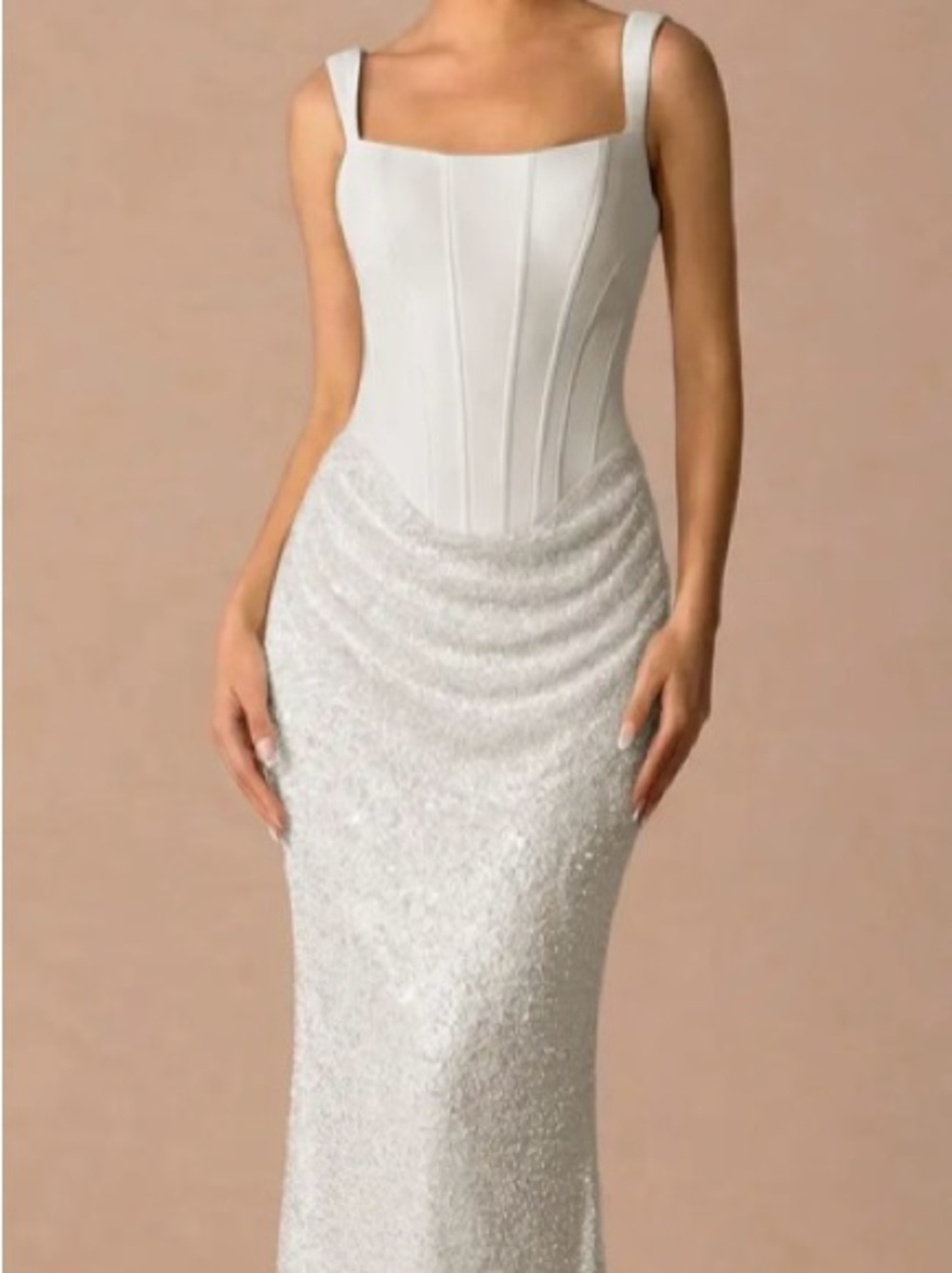 Elegant White Maxi Dress with Sculpted Bodice